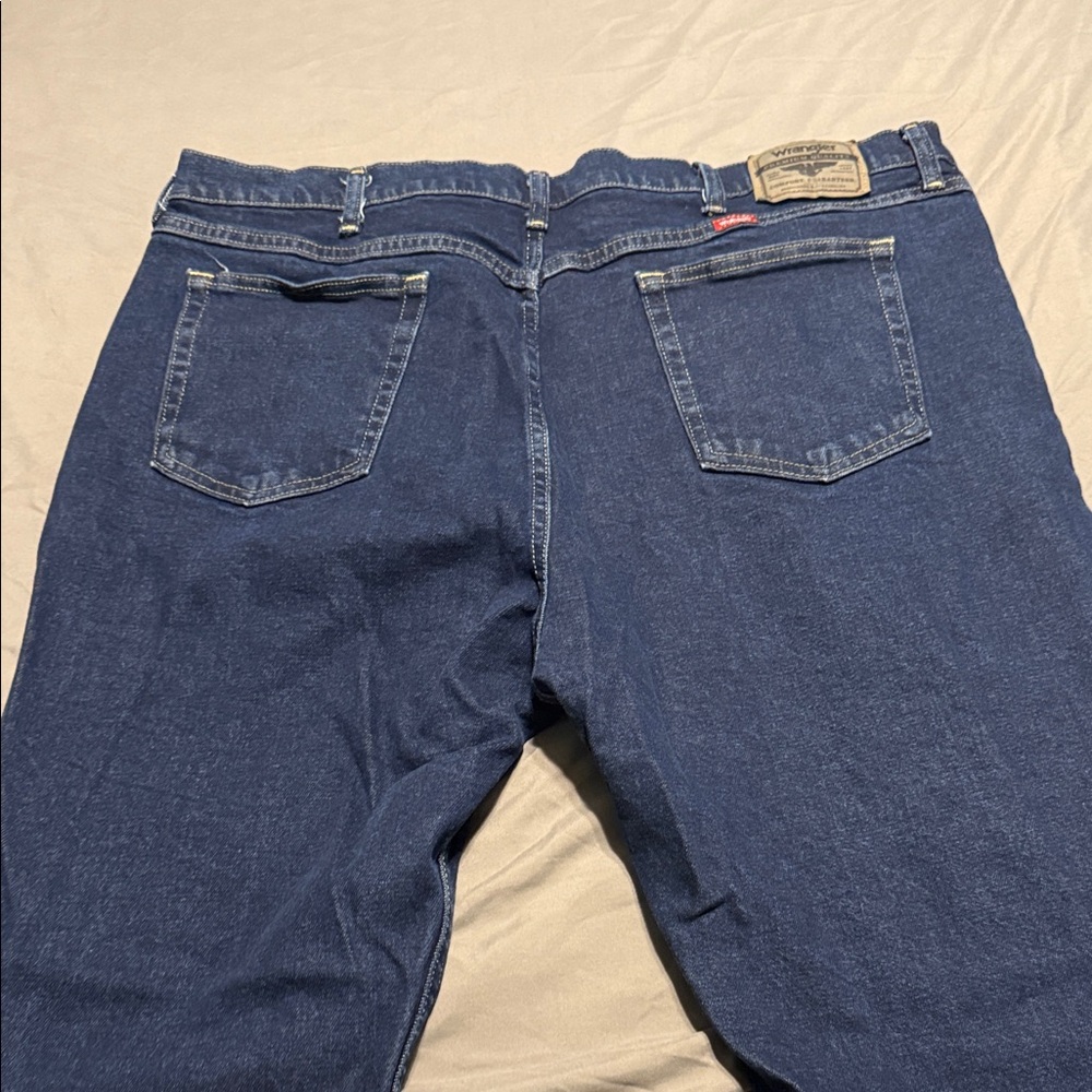 Wrangler Men's Relaxed Fit Blue Jeans. 42x30 - Picture 3 of 4
